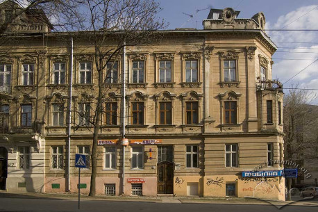 Vul. Henerala Chuprynky, 9. The main facade