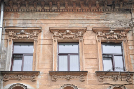 Vul. Henerala Chuprynky. 9. 3rd floor windows
