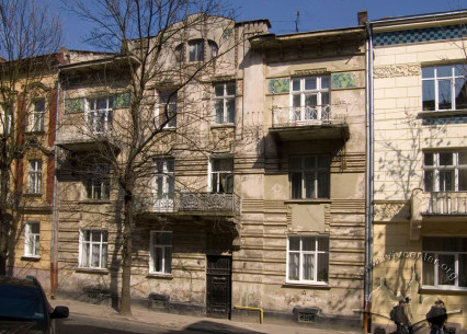Vul. Bohuna, 5. A view of the main facade
