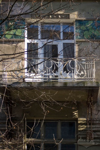 Vul. Bohuna, 5. A 2nd floor balcony