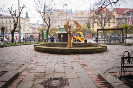 Фонтан на пл. Галицькій. Вигляд з півдня у бік середмістя і вул. Валової