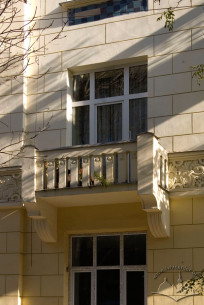 Vul. Bohuna, 7. A 2nd floor balcony