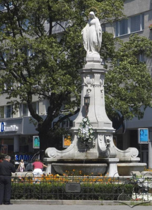 Pl. Mariyska – Virgin Mary statue