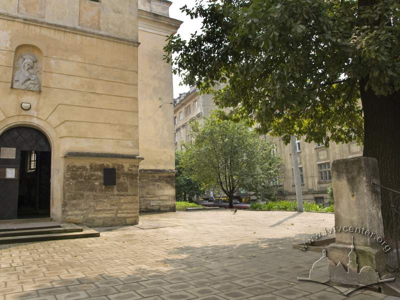 Vul. Snizhna – Virgin Mary Statue (does not exist)