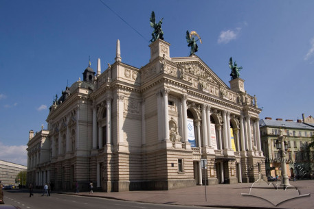 Prosp. Svobody, 28. An overall view of the building from the southwest
