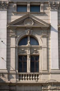 Prosp. Svobody, 28. A 2nd floor window on a lateral facade