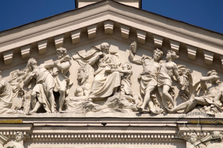 Prosp. Svobody, 28. Sculpture on the pediment of the principal facade