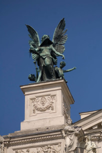 Prosp. Svobody, 28. The "Comedy and Drama" statue by sculptor Petro Viytovych
