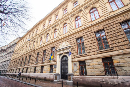 Вул. Костюшка, 11. Чільний фасад і головний вхід