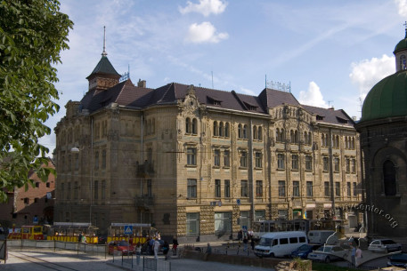 Vul. Ruska, 20. A view of the main facade. On the right, a fragment of the Assumption Church, on the background - the former City Arsenal