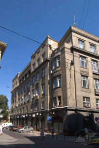 Вул. Коперника, 4. Наріжна частина будинку на розі вул. Коперника та Банківської