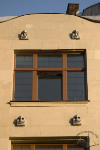 Вул. Коперника, 3. Вікно 5-го поверху
