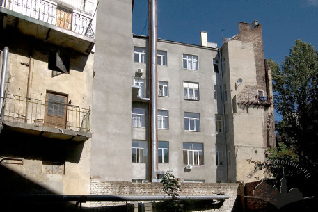 Вул. Коперника, 3. Тильний фасад, вигляд з подвір'я де раніше розташовувався пасаж Міколяша