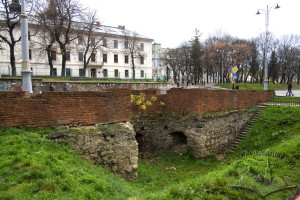 Вул. Підвальна – Залишки бастеї та стін міських укріплень