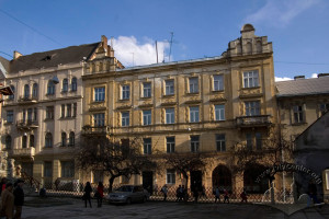 Вул. Братів Рогатинців, 32 – залишки бастеї