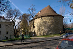 Вул. Підвальна, 4 – будинок архітектора (Порохова вежа)