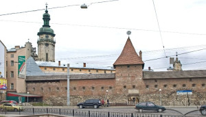 Пл. Соборна, 3a – будинок інституту "Укрзахідпроектреставрація" (кол. оборонна стіна і вежа)