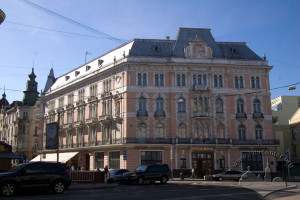 Пл. Міцкевича, 1 – готель "Жорж"