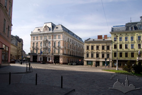 Пл. Міцкевича, вигляд з півночі