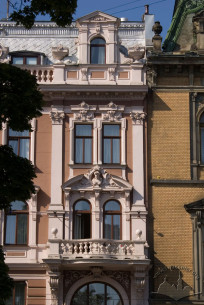 Просп. Свободи, 13. Боковий пристінок фасаду