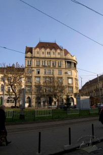 Пл. Соборна, 7. Вид на західний фасад