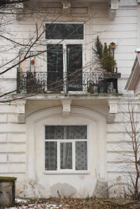 Vul. Stefanyka, 11. Under this balcony, the gate to the passageway leading from vul. Tykha to vul. Stefanyka was placed.