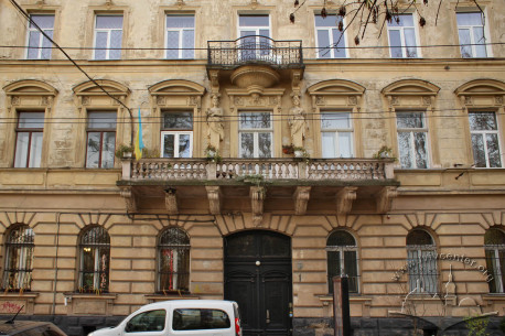 Vul. Krushelnytskoyi, 1. A part of the main facade