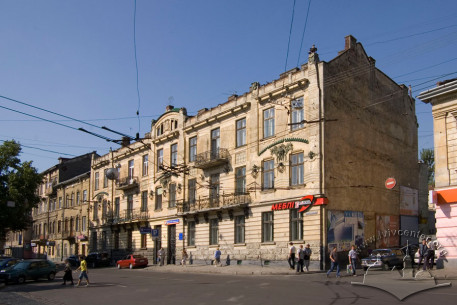 Вул. Руставелі, 8-8а. Вигляд будинку з північного сходу