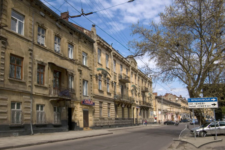 Вул. Руставелі, №№ 10, 8-8а, 6, 4, 2. Вигляд з півдня.