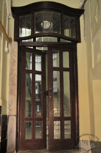 Vul. Halytska, 21. Doors leading to the principal staircase