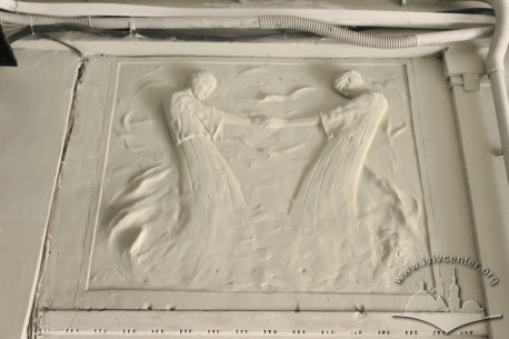 Vul. Halytska, 21. A bass-relief on the wall of the entrance hall