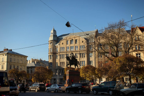 Pl. Halytska. In the center, the equesterian monument to king Danylo Halytskyi