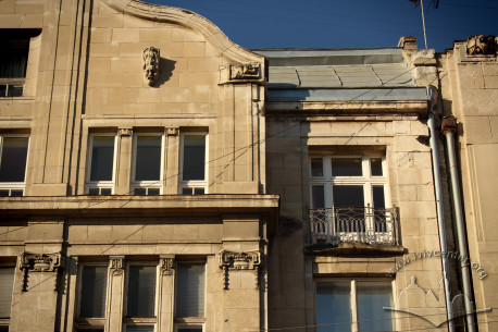 Vul. Halytska, 21. Detail at the top of the southern facade. On the left, a curvilinear attic with a mascaron