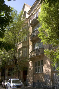Вул. Новаківського, 8. Фрагмент фасаду, вигляд з північного заходу