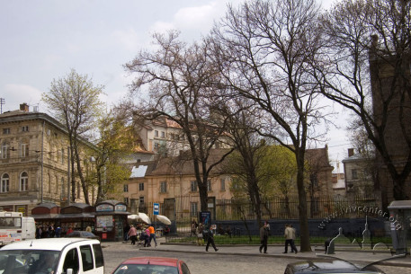 Пл. Галицька, 10. Вид на палац з площі Галицької
