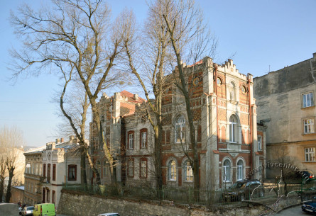 Vul. Hlibova, 12. An overall view from the southwest. Former gatekeeper's house is seen on the left, now it is a residence at vul. Kalicha Hora, 7