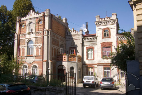 Vul. Hlibova, 12. A view from the southwest