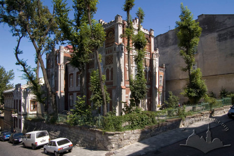 Vul. Hlibova, 12. A view from the west. In the left - the descend of the Kalicha Hora street