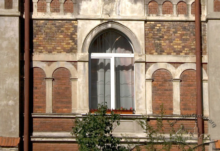 Vul. Hlibova, 12. The avant-corps at the corner of the villa, 2nd floor level