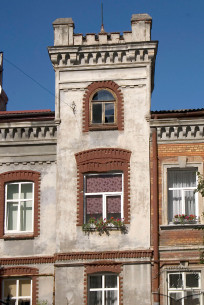 Vul. Hlibova, 12. Tower by the principal facade