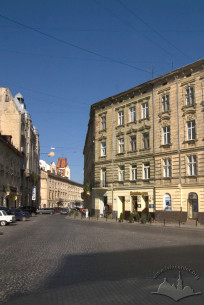 Pl. Henerala Hryhorenka, 1a. A view from the west