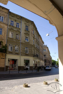 Pl. Henerala Hryhorenka, 1a. A view from the north