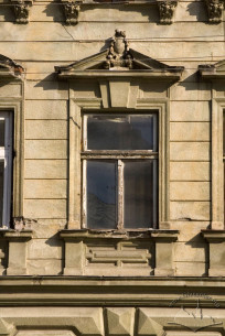 Pl. Henerala Hryhorenka, 1a. A 3rd floor window