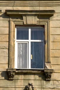 Pl. Henerala Hryhorenka, 1a. A 4th floor window