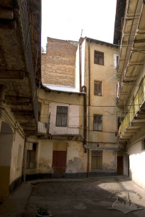 Pl. Henerala Hryhorenka, 1a. Inner courtyard