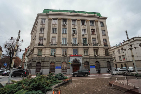 Pl. Henerala Hryhorenka, 3. The principal facade