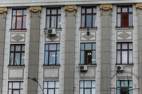 Pl. Henerala Hryhorenka, 3.