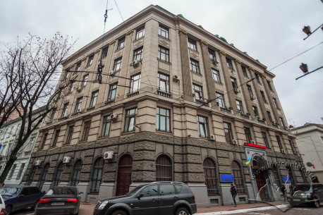 Pl. Henerala Hryhorenka, 3. Southeastern corner of the building