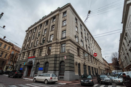 Pl. Henerala Hryhorenka, 3. Northeastern corner of the building