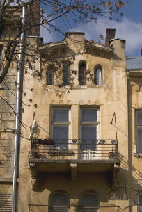 Vul. Bohomoltsia, 7. Lateral part of the facade